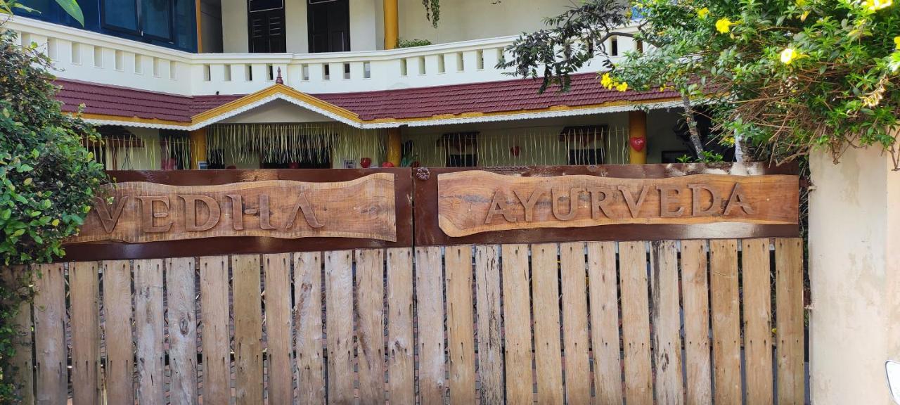 Hotel Vedha Ayurvedic Panchakarma Treatment Centre à Alappuzha Extérieur photo