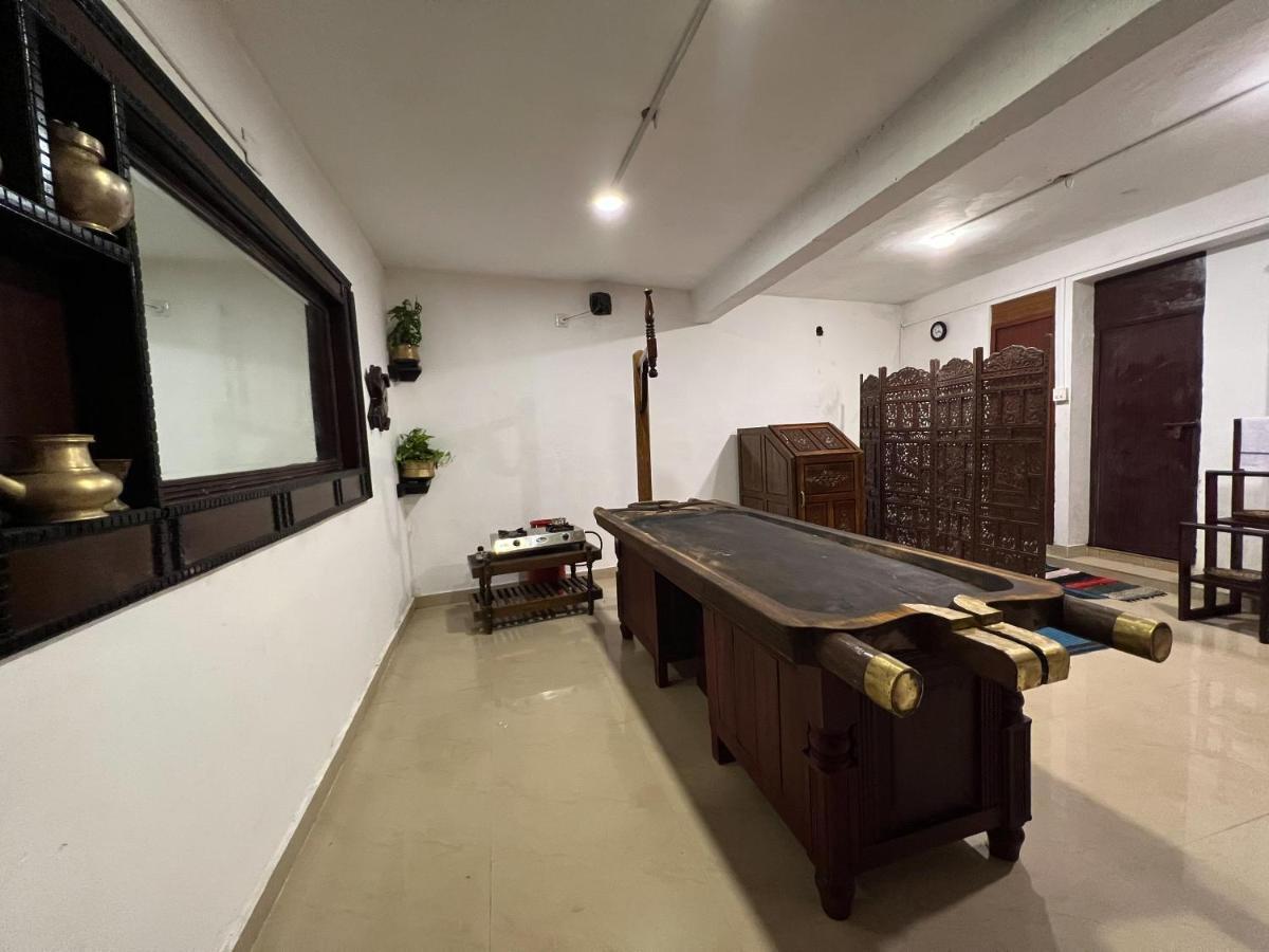 Hotel Vedha Ayurvedic Panchakarma Treatment Centre à Alappuzha Extérieur photo