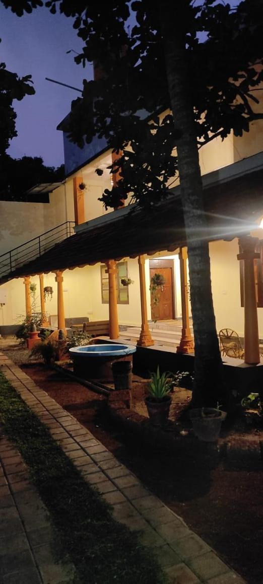 Hotel Vedha Ayurvedic Panchakarma Treatment Centre à Alappuzha Extérieur photo
