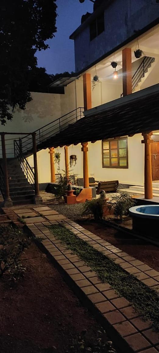 Hotel Vedha Ayurvedic Panchakarma Treatment Centre à Alappuzha Extérieur photo